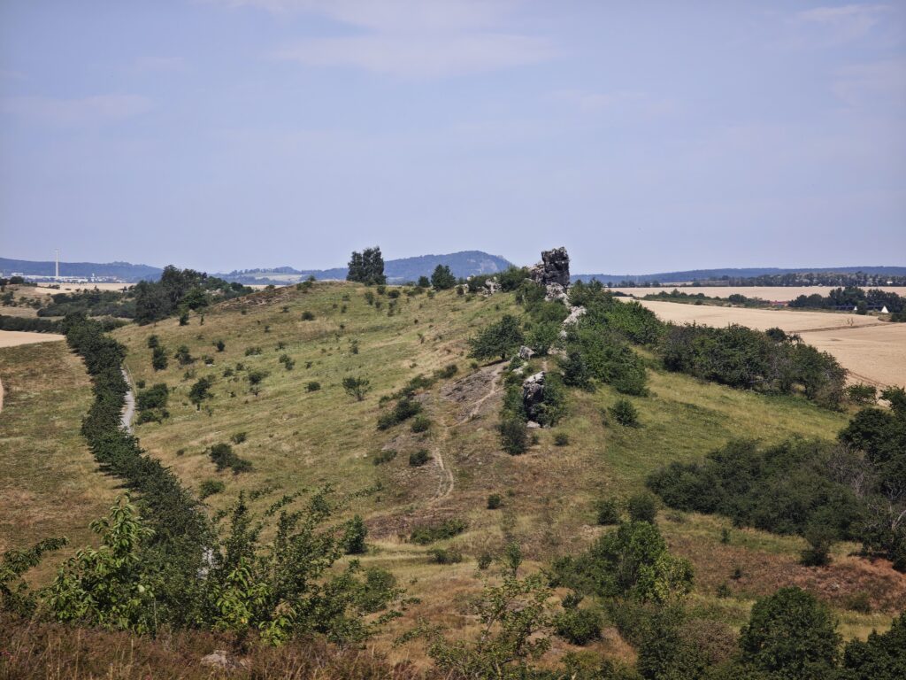 Blick auf die Mittelsteine der Teufelsmauer