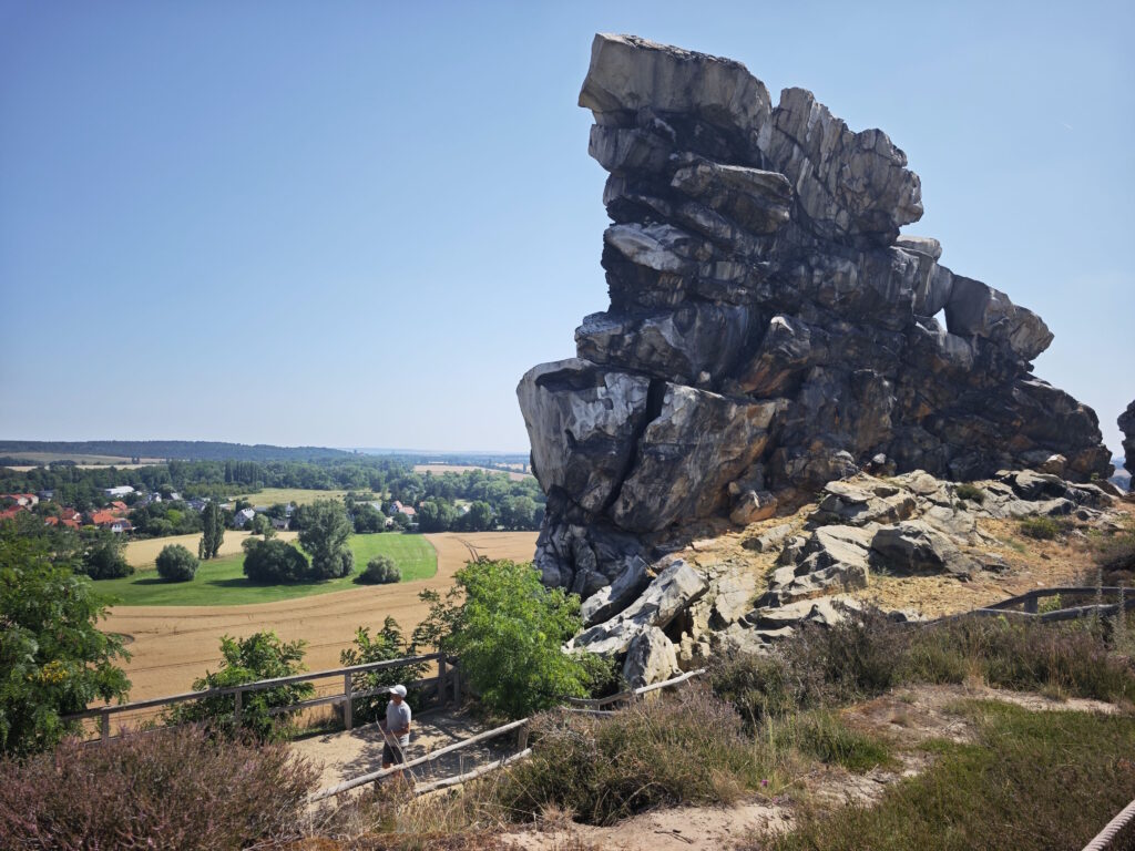 Einer der meistbesuchten Felsen der Teufelsmauer ist Königstein bei Weddersleben