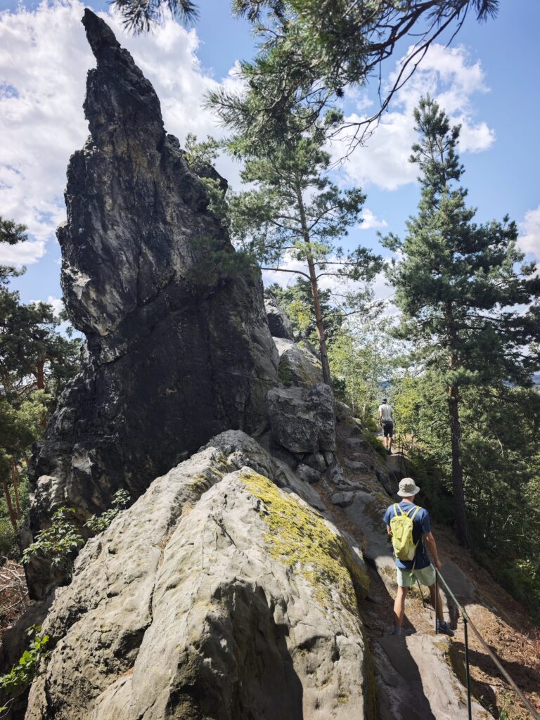 Auf dem Löbbeckestieg über den Kamm der Teufelsmauer wandern